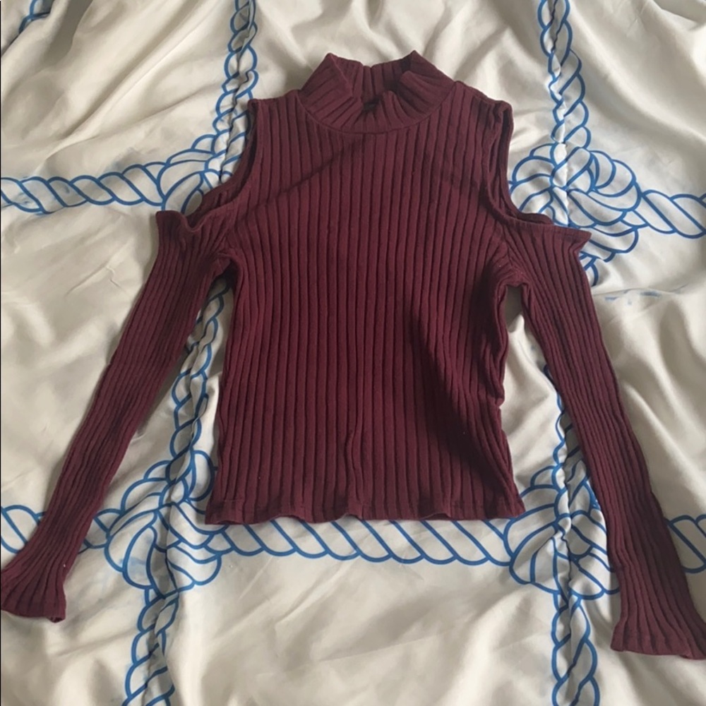 Stretchy Cold Shoulder Crop Top